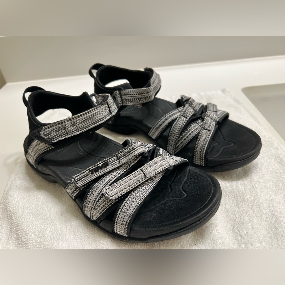 Teva Sandals 5.5 Women’s